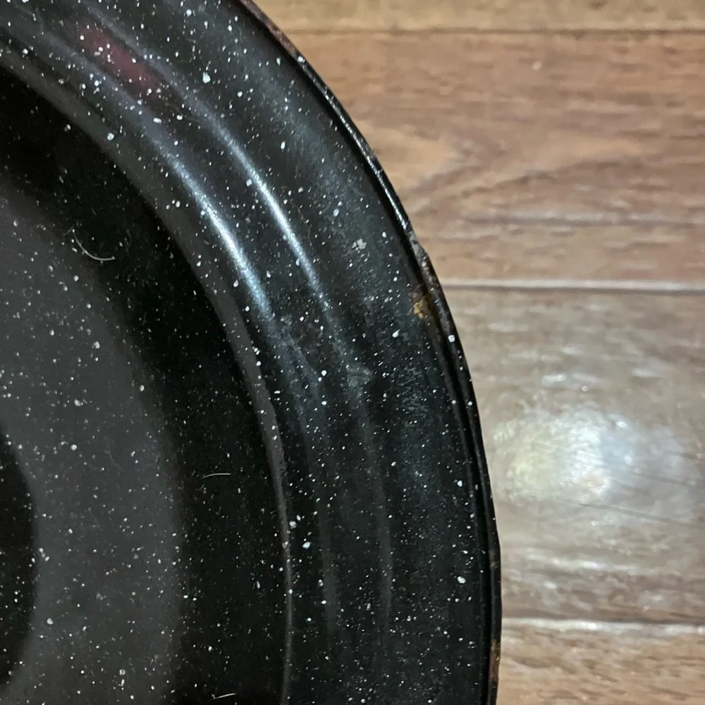 Black Dutch Oven with Sturdy Handles